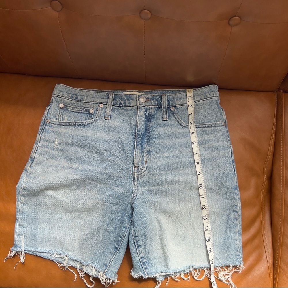 Madewell Women’s Sz 30 High Rise Mid Length Light Blue Denim Shorts Frayed - Picture 7 of 9